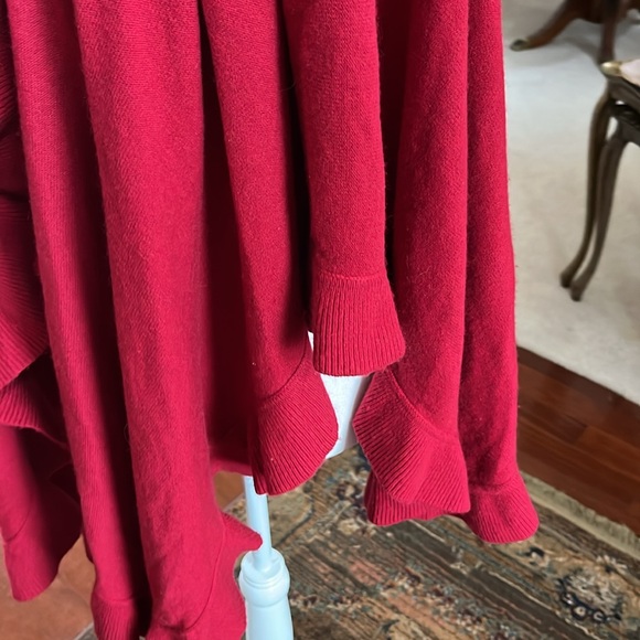 Red Cashmere Cape beautiful - Picture 2 of 3